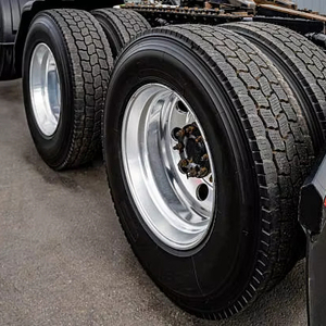 ยางรถบรรทุกหนักขนาด 315/80R22.5-20PR ราคาโรงงาน ขายส่งจากจีน สำหรับรถบรรทุกและรถยนต์ - Product Image 1