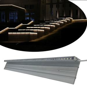 โคมไฟติดผนังภายนอกแบบโมเดิร์น กันน้ำระดับ IP65 พร้อมเซ็นเซอร์เปิด-ปิดอัตโนมัติสำหรับ<span class=keywords><strong>บ้าน</strong></span> - Product Image 1