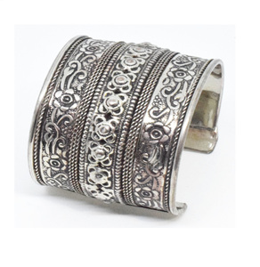 2024 Christmas Rose Spain Jewelry Discounts USA Cuff Spring Chunky Open Bangle 8mm Horn Bone Geometric Patina Multicolor Bangle - Product Image 4