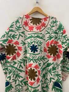 Abrigo de terciopelo y algodón hecho a mano para mujer, estilo suzani, con bordado floral, chaqueta larga de invierno, corte holgado. - Product Image 6