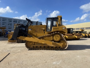 Bulldozer CAT D8R Usado con Pocas Rayaduras Superficiales, Precio Favorable, en Venta - Product Image 4