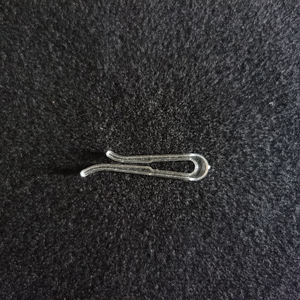 Clips de <span class=keywords><strong>camisa</strong></span> de plástico <span class=keywords><strong>transparente</strong></span> PS de alta calidad para almacenamiento y organización de ropa; Clips de falda transparentes en forma de U - Product Image 2