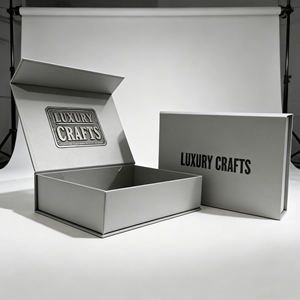 קופסת מתנה לנעליים/פאות/מוצרים למבוגרים, מנייר קשיח שחור, ניתנת למחזור, עם סגירת מכסה מגנטי, ניתנת להתאמה אישית - Product Image 1