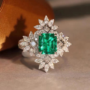 Anello da Donna con Design a Fiocco di Neve Quadrato, Colore Verde - Product Image 1
