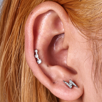 TT Jewelry G23 ASTM F136 Titane Arc 3 CZ Rondes Graduées Labret Stud 16G Fileté Intérieurement à Dos Plat pour Piercing Corporel au Cartilage