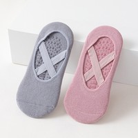 Chaussettes de Pilates personnalisées avec logo, antidérapantes, à grip, OEM ODM, directement de l'usine, chaussettes de yoga à sangle croisée coupe basse, vente en gros pour femmes