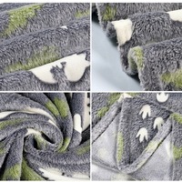 Couverture en flanelle en peluche dinosaure dessin animé Lumineuse dans le noir 100% Polyester Écologique Utilisation quatre saisons pour chambre d'enfant et cadeau de maison