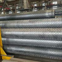 Tuyau filtrant galvanisé sans soudure à fentes de type rideau pour forage de puits, drainage des fondations avec soudure longitudinale spirale