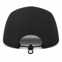 Casquette de camping personnalisée noire unie à 5 panneaux, perforations latérales au laser, séchage rapide, pour la course et les sports de plein air