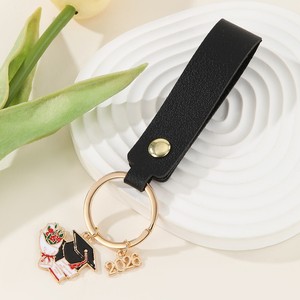 Nuevo Llavero de Moda con Diseño de Birrete de Graduación 2026, Colgante de <span class=keywords><strong>PU</strong></span> para Llaves de Coche, Accesorio Pequeño Creativo de Color Sólido Simple - Product Image 2