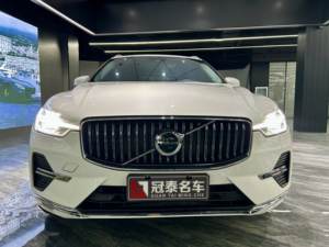 Hybride Premium d'un seul propriétaire, <span class=keywords><strong>XC60</strong></span> B5 <span class=keywords><strong>2020</strong></span>, SUV de luxe, pneus R20, faible kilométrage, sécurité inégalée, puissance et efficacité combinées - Product Image 2