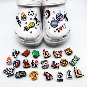 Vendita calda fai da te in PVC decorazione scarpe fibbia Set novità Cross-Border calcio sport serie fori ciondoli per regali di novità - Product Image 2