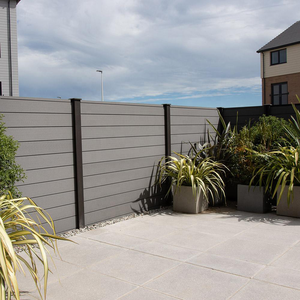 Clôture en bois-plastique WPC co-extrudé, imperméable et résistant aux intempéries, couleur personnalisée, avec poteaux en aluminium pour <span class=keywords><strong>jardin</strong></span> extérieur - Product Image 1