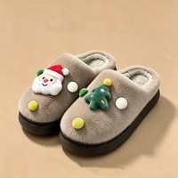 Chaussons en peluche de Noël pour femmes, avec applique Père Noël et sapin, chauds, doux, à bout fermé, à enfiler, pour l'intérieur, chaussures d'hiver