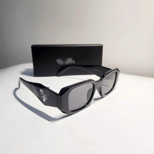 <span class=keywords><strong>Occhiali</strong></span> <span class=keywords><strong>da</strong></span> <span class=keywords><strong>Sole</strong></span> di Lusso Neri Quadrati con Logo Personalizzato, Design alla Moda, Montatura Piccola, <span class=keywords><strong>Occhiali</strong></span> <span class=keywords><strong>da</strong></span> <span class=keywords><strong>Sole</strong></span> di Marca per <span class=keywords><strong>Uomo</strong></span> e Donna - Product Image 4