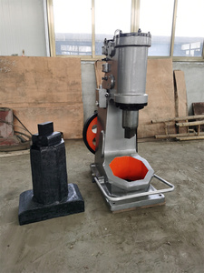 Marteau de forgeage pneumatique Blacksmith, masse tombante de 40 kg, moteur électrique 4 kW, composants de roulement - Product Image 6