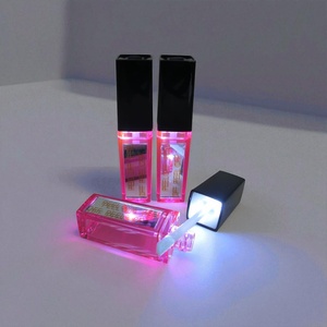 Brillo labial transparente con luz LED y espejo, marca privada - Product Image 4