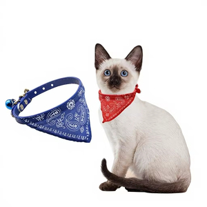 Köpekler ve Kediler için Özelleştirilebilir PU Üçgen Bandana Evcil Hayvan Boyunlukları Baskılı Desen - Product Image 2