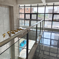 FSJRS Matériel de main courante en métal moderne avec garde-corps en verre trempé Balustrade en acier inoxydable pour balcon villa et escaliers
