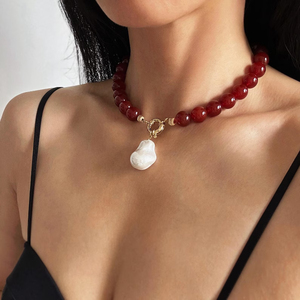 Collana Statement da Donna alla Moda con Perle di Corniola Rossa di Grado A da 12mm e Grande Perla Barocca - Product Image 3