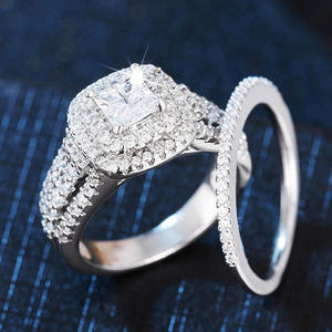 Anello in Oro Bianco con Diamante Naturale Taglio Asscher, Colore D, Montatura Halo, per Fidanzamento Femminile - Product Image 2