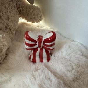 <span class=keywords><strong>Salero</strong></span> <span class=keywords><strong>y</strong></span> Pimentero Creativo de Cerámica con Diseño de Lazo Rojo Navideño para Cocina - Product Image 2