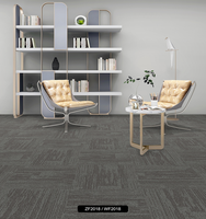 Tuile de tapis en polypropylène commerciale 50cm * 50cm design carré moderne tufté pour bureau hôtel et salon sol souple