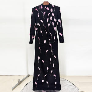 <span class=keywords><strong>ชุด</strong></span><span class=keywords><strong>ราตรี</strong></span><span class=keywords><strong>ยาว</strong></span><span class=keywords><strong>เปิด</strong></span><span class=keywords><strong>หลัง</strong></span>ตกแต่งด้วยขนนกลายจุดผ้าทอเนื้อละเอียดย้อมสีล้วนย้อมสี - Product Image 4