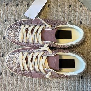 รองเท้าผ้าใบหนังแท้คุณภาพสูงสำหรับผู้ชาย ดีไซน์หรูหรา ประดับเพชร สวมใส่สบาย ระบายอากาศได้ดี น้ำหนักเบา เพิ่มความสูง - Product Image 3