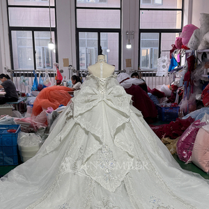 Vestido de Novia Romántico Mc062 Color Marfil con Hombros Descubiertos, Apliques de Encaje Plateado, Cuentas de Cristal y Mangas con Volantes, Estilo Princesa, Marca Jancember - Product Image 5