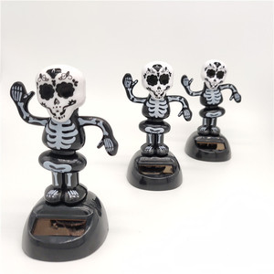 Vente chaude Halloween Énergie solaire Créatif Poupée à tête oscillante Ornements de voiture Dessins animés Cadeau pour enfants - Product Image 5
