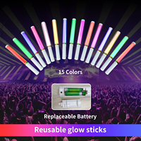 NOVISON Bâtons lumineux LED multicolores durables en ABS, baguettes de rave, lampes à piles remplaçables, tubes lumineux qui brillent dans le noir
