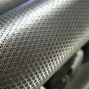 Grille en métal tissé extensible en acier inoxydable sur mesure pour cache-haut-parleur et clôture agricole avec services de pliage/soudage - Product Image 1