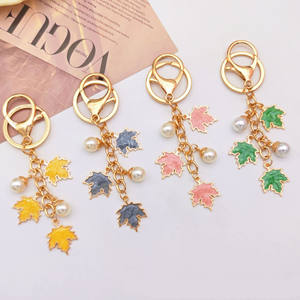 Nouveau design Porte-clés en métal 3D Feuille d'érable canadienne, émail goutte d'huile, perle, accessoires de sac - Product Image 6