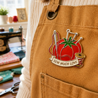 Fabricant chinois de broches en métal personnalisées, broches de revers en émail à motif de dessin animé mignon (tomate), vente en gros pour vêtements