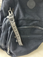 Pendentifs réfléchissants noirs, porte-clés réfléchissant de sécurité, breloque pour sac d'enfant, cadeau de sécurité avec logo et design personnalisés