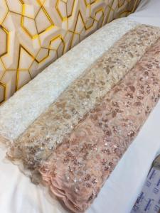 Tela hecha a mano con cuentas pesadas únicas importadas completamente bordadas y con cuentas para bodas - Product Image 2