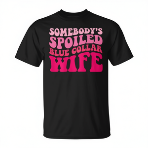 Camiseta para mujer de estilo Groovy de Somebody's Spoiled Blue Collar Wife - Product Image 2