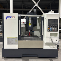 Machine-outil VMC850 automatique à commande numérique Fanuc, à grande vitesse, à utilisation facile, de capacité moyenne, avec guidage linéaire à rouleaux sur 3 axes