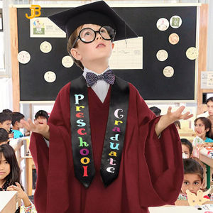 Paquete de Toga, Birrete y Estola de Graduación para Niños de Primaria Vesbhusha, Borla, 100% Poliéster, Uniforme Escolar Unisex - Product Image 2