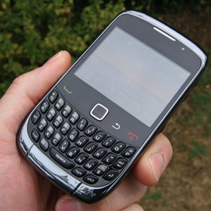 Miễn phí vận chuyển cho Blackberry đường cong 8520 màu đen rất giá rẻ QWERTY gốc cổ điển đơn giản thanh di động điện thoại di động qua đường bưu điện - Product Image 6