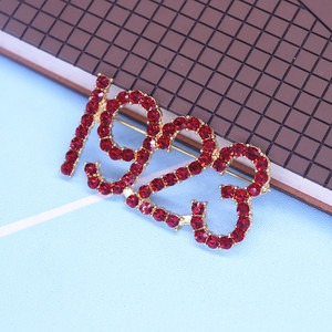 Grande Qualidade Metal Chapeamento De Ouro Diamante Vermelho Aniversário Fundado Anos Número 1923 Broche Pin Jóias Personalizadas - Product Image 5