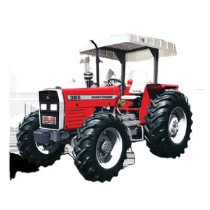 오두막 농장 트랙터를 가진 Massey Ferguson 트랙터