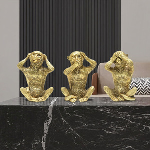 Nouvelles <span class=keywords><strong>d</strong></span>écorations de bureau créatives en résine représentant trois singes meerkats dorés, statue de <span class=keywords><strong>d</strong></span>écoration <span class=keywords><strong>d</strong></span>'intérieur 'ne voir pas, ne pas entendre, ne pas parler' - Product Image 2