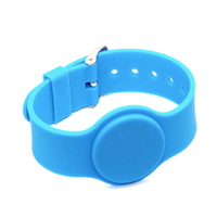 Gelang RFID Silikon Tahan Air NFC 125khz 13.56Mhz yang Dapat Disesuaikan untuk Sistem Kontrol Akses Hotel, Gym, Kolam Renang