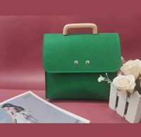 Sac fourre-tout en feutre personnalisé avec logo imprimé et poignée en bois recyclé, idéal pour le shopping et le rangement – Offre spéciale