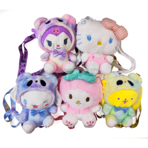 Venta al por mayor de fábrica: Mochila de peluche de 24 cm de Sanrio, con personajes como Kitty, Melody, Kuromi, Cinnamoroll, Stitch y <span class=keywords><strong>Pikachu</strong></span>. - Product Image 1