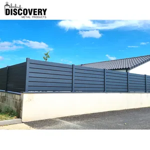 सजावटी आउटडोर गार्डन बाड़ पैनल धातु डेकिंग डिजाइन घर की दीवार के लिए कस्टम एल्यूमीनियम लौवर बाड़ गार्डन