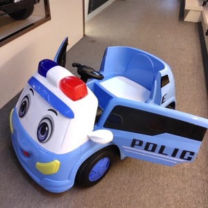 รถตำรวจฮงซี ของเล่นขี่ได้สำหรับเด็กอายุ 2-4 ปี รถยนต์ไฟฟ้าแบบเข็น สีฟ้าและชมพู รถการ์ตูนพลาสติก - Product Image 3