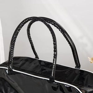 กระเป๋าเดินทาง PVC พิมพ์โลโก้ CCH กระเป๋าฟิตเนส กระเป๋าโยคะ กระเป๋าสะพายข้างเดี่ยวสำหรับทุกเพศ - Product Image 3